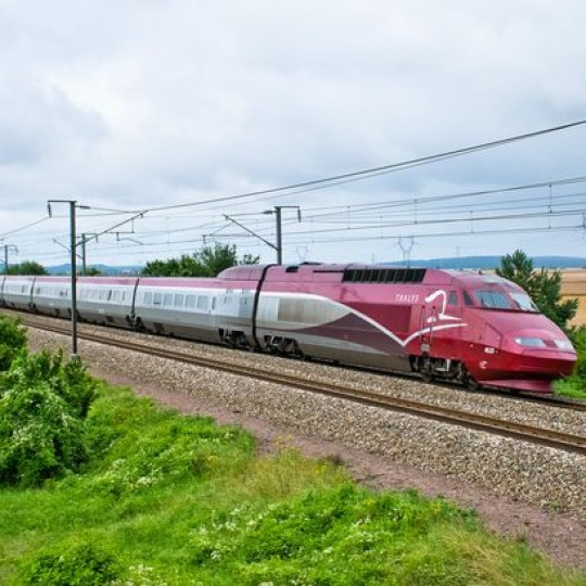Thalys - скоростной поезд.