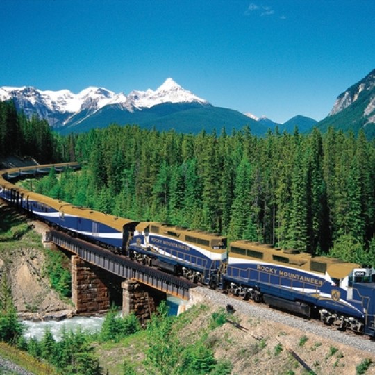 Rocky Mountaineer: роскошные поезда и незабываемый опыт путешествий.