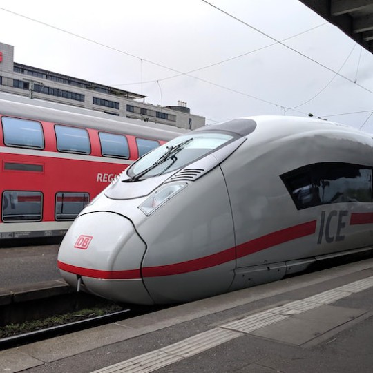 Поезд на магнитной подушке